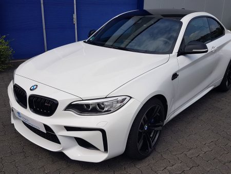 Folienveredelter BMW M2.