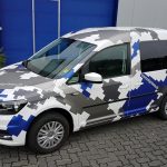 KFZ-Beschriftung VW Caddy im Camouflage-Design.