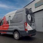 Ford Transit-Beschriftung mit Car-Wrapping-Folien und digital bedrucktem Avery Supreme Wrapping Film.