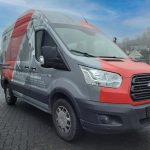 Logo, Anschrift, Bildmotiv - der fertig folierte Ford Transit.