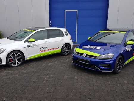 Golf 7 GTD + Golf R in der folierten Seitenansicht.